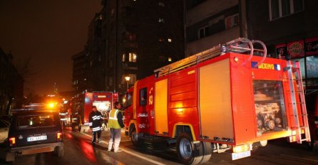 VATRA GUTA SVE PRED SOBOM, TRI PORODICE OSTALE BEZ KROVA NAD GLAVOM: Sve do temelja uništeno
