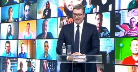 VUČIĆ SE POSLIJE OBRAĆANJA NACIJI OD SRCA NASMIJAO, A EVO I ZBOG ČEGA: Sigurno niste primijetili šta se dešava (VIDEO)