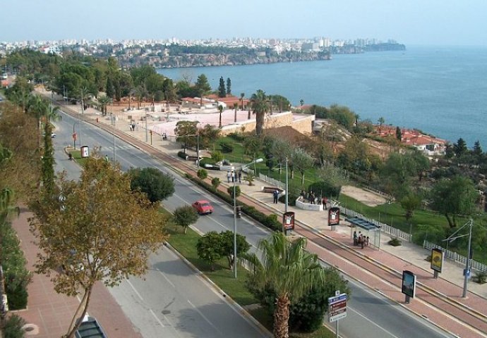 Nezapamćene majske vrućine u Antaliji, izmjerena temperatura od 42,7 stepeni