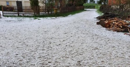 GRAD PONOVO UDARIO! ULICE POPLAVLJENE: Pogledajte večerašnje prizore, LJUDI U OČAJU SNIMALI (VIDEO)