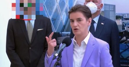 SVI SE SMIJU LIKU KOJI STOJI DO ANE BRNABIĆ: Kad vidite njegovu MASKU, izvrnut ćete sa stolice, BRUKA!