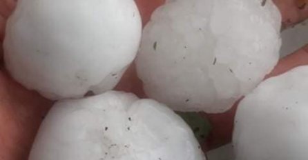 STRAVIČNO NEVRIJEME CIJELU NOĆ TUTNJALO DRŽAVOM, PADAO GRAD VELIČINE ORAHA: Jutros su objavljene ove slike, SVE JE UNIŠTENO!