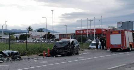 TEŠKA SAOBRAĆAJNA NESREĆA , VOZILO OD SILINE UDARA ZAVRŠILO U KANALU: Ima poginulih!