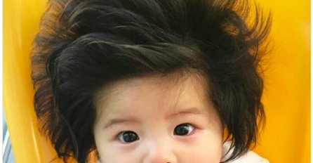 SJEĆATE LI SE BEBE SA NAJBUJNIJOM KOSOM, PORASLA JE I SAD OVAKO IZGLEDA: Oči će vam stati kad je vidite! (FOTO)