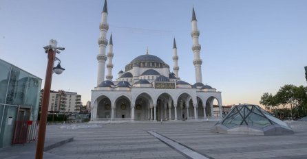 Muslimani širom svijeta dočekali Ramazanski bajram u doba pandemije