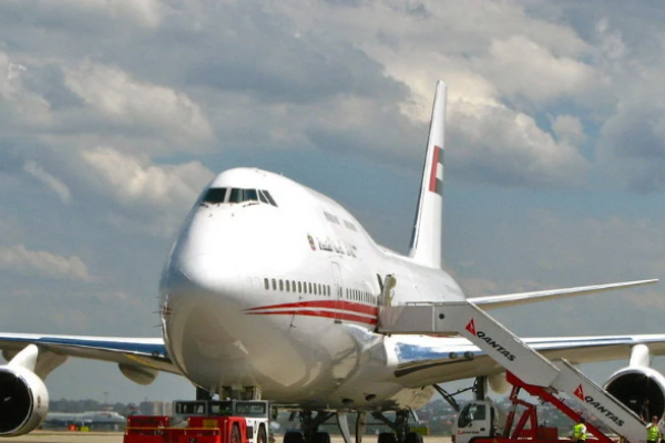 Zbog pješčane oluje u UAE avion sa vrijednom pomoći BiH stići će u srijedu  | Novi.ba