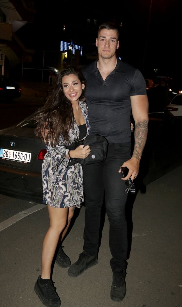 humanitarnovece230520200001-830x0