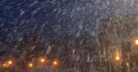 SNIJEG PADA KAO IZ RUKAVICE, POGLEDAJTE SNIMAK: Ljeta ni na mapi, ZABIJELILO SE SVE! (VIDEO)