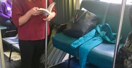 SVI SU BIJESNI, VIDITE LI ŠTA JE URADILA OVA ŽENA U AUTOBUSU? Jedan detalj je sve razbjesnio - VIDITE LI?