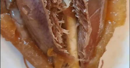 BEOGRAĐANKA OSTALA U ŠOKU: Kupila pile u prodavnici, A KAD GA JE RAZREZALA NIJE MOGLA SEBI DOĆI - Šta je ovo?