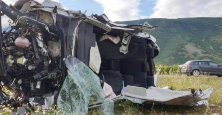 TEŠKA SAOBRAĆAJNA NESREĆA: Objavljene slike sa lica mjesta, OBUSTAVLJEN SAOBRAĆAJ (FOTO)