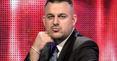 HIT! ZA SLIKU U BAZENU DOBIO VIŠE LAJKOVA OD MISICA I STARLETA: Kad vidite kako se uslikao sve će vam BITI JASNO