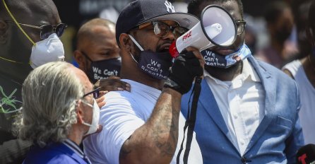 OGLASIO SE BRAT UBIJENOG FLOYDA, EVO ŠTA SE SPREMA: Izašao je i rekao SAMO JEDNU REČENICU! (VIDEO)