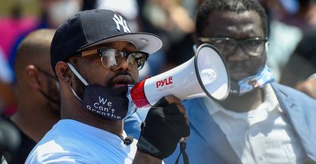 BRAT UBIJENOG FLOYDA SLOMLJEN OD TUGE, JECAJUĆI IZGOVORIO JEDNO PITANJE: Naježit ćete se kada čujete (VIDEO)