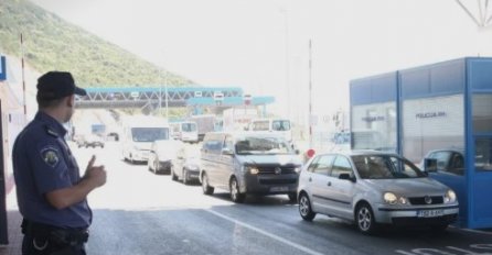 SKANDAL U GRANIČNOJ POLICIJI! Brutalno ponizili novinara, SVE PROCURILO U JAVNOST: "Skinuli ga do gola, a onda..."