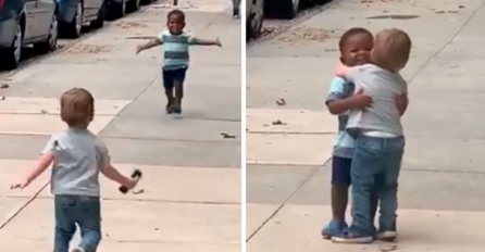 VIDEO DVA DJEČAKA RAZLIČITE BOJE KOŽE PREPLAVIO INTERNET: Postoji važan razlog, dali LEKCIJU milionima ljudi!