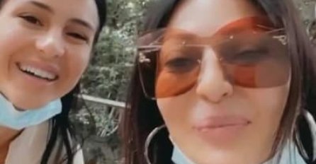 CECA ZAPJEVALA ISPRED BOLNICE, SVI SE OKUPILI OKO NJE: Hoće da pukne od sreće, A TEK ANASTASIJA (FOTO)