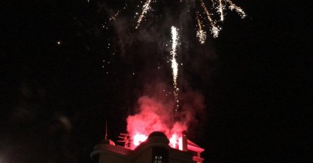 SVI ISTRČALI IZ KUĆE, CECA, DJECA, CIJELA PORODICA NAPOLJU: Evo šta se desilo, CECA UZVIKNULA, SVI POGLEDALI U NEBO (FOTO)