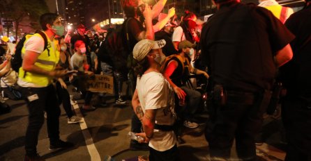 Stotine hiljada demonstranata širom SAD-a, u Njujorku se sukobili s policijom