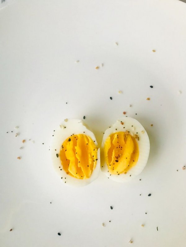sliced-boiled-egg-on-white-plate-806457-830x0