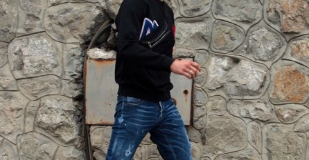 VELJKO JUTROS SNIMAO PUNICU, U 1 DETALJ SVI GLEDAJU: Pogledajte OVO, natpis koji para oči! (FOTO)