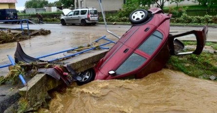 NEZAPAMĆENE POPLAVE: Spasioci na terenu, evakuisana sela, ima POGINULIH