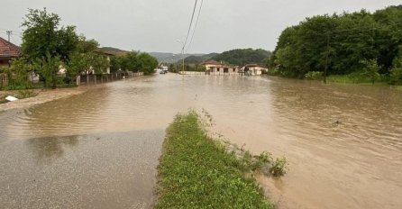 BUJICA NOSI SVE PRED SOBOM! OBIJELIO GRAD: Nezapamćene slike, KATASTROFA KAKVA SE NE PAMTI