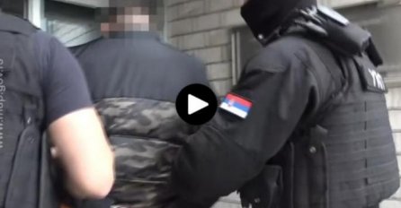 POLICIJA JUTROS UPALA U LEGLO PROSTITUCIJE: Osumnjičene hapsili u boksericama i na krevetu, EVO KO JE SADA UHAPŠEN