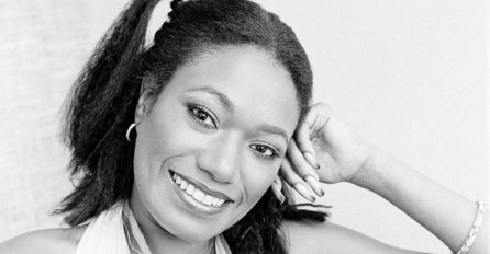 TUŽNA VIJEST JUTROS POGODILA CIJELI SVIJET: Preminula je PJEVAČICA KOJU SU SVI VOLJELI