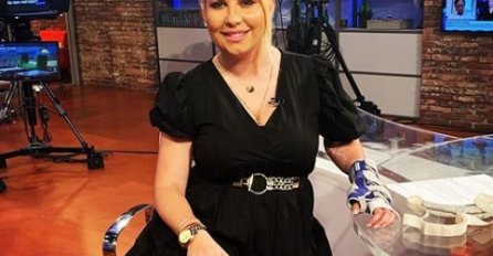 DEA ĐURĐEVIĆ STIGLA NA ŽURKU, SVI GLEDAJU U NJU I NJENOG MUŽA:  Pogledajte sliku, JEDAN detalj na licu svima privukao pažnju