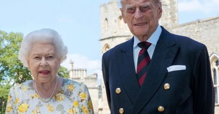 ŠTA JE ČUDNO NA OVOJ SLICI KRALJICE I PRINCA FILIPA? Fanovi uočili čudan detalj, morate  pogledati DVA PUTA da biste shvatili