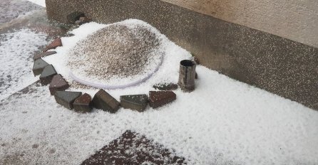 STRAŠNO NEVRIJEME RAZORILO GLAVNI GRAD, PADALA TUČA 10 MINUTA: Ovo je užas, OBJAVLJENI POTRESNI PRIZORI