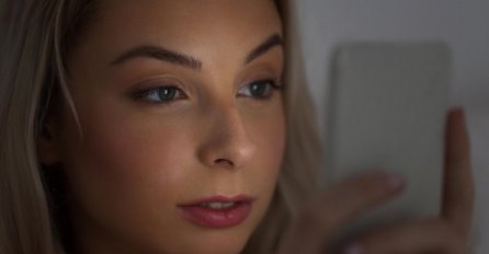 PROVJERILA JE KO JE MILE PARKETAR U MUŽEVOM TELEFONU: Kad je otvorila sliku, mogla je samo da SJEDNE I PLAČE