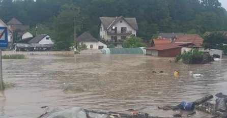 DRAMATIČNI PRIZORI IZ REGIONA, IZLILE SE RIJEKE: Kuće potopljene, saobraćaj u potpunoj blokadi, EVO GDJE JE NAJTEŽE