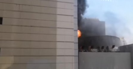 AVION SE SRUŠIO NA TRŽNI CENTAR! Ima poginulih