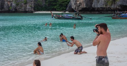SLIKAO JE DJEVOJKU NA PLAŽI, ALI SVI SU UOČILI BIZARAN DETALJ: Ovu sliku sad svi dijele, VIDITE LI ŠTA JE ŠOKANTNO NA NJOJ?