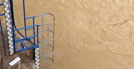 PRIJETI POTOP? RHMZ IZDAO UPOZORENJE: Vodostaj dosegao alarmantnu visinu! 