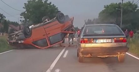 JEZIVA NESREĆA, CIJELA PORODICA U GADNIM POVREDAMA: Policajac prišao prevrnutom autu PA BRZO URADIO OVO