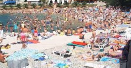 NEUM UŽIVO, STRAŠNA GUŽVA, SVE PEŠKIR NA PEŠKIRU: Ovakve scene se ne pamte, pogledajte prizore