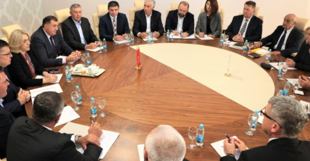 KORONA NE BIRA! Političari ZARAŽENI u Bosni i Hercegovini: Objavljena imena