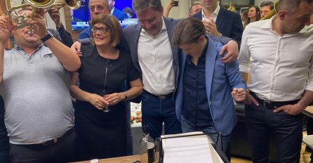 POGLEDAJTE ŠTA SE DESILO U PROSTORIJAMA SNS-A KAD SU SE KAMERE UGASILE: Stigao alkohol, a onda LUDILO, OVO JOŠ NISTE VIDJELI (FOTO)