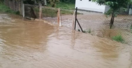 MJEŠTANIMA OSTALO SAMO DA PLAČU! POPLAVE NIKAD GORE, potopljeno desetak siromašnih sela!
