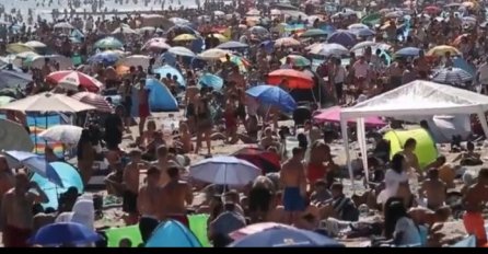 HILJADE LJUDI NA PLAŽI U JEKU PANDEMIJE, intervenisala i POLICIJA: Evo šta se dešavalo! (VIDEO)