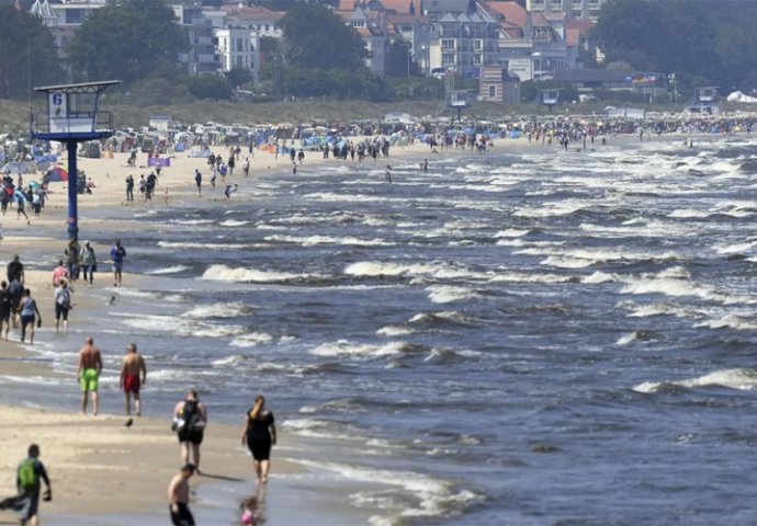 UPRKOS UPOZORENJIMA Njemačke plaže na Baltičkom moru krcate