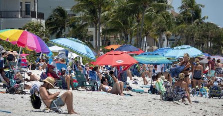 PLAŽE PUNE, KAO DA KORONA NE POSTOJI: Pogledajte slike koje su napravile HAOS, ANGELA MERKEL BIJESNA!