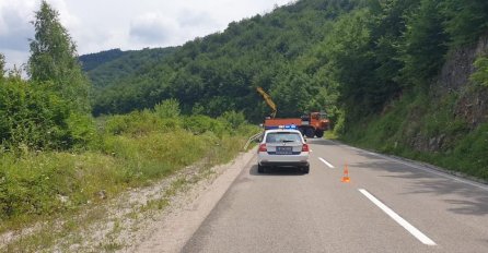 OGROMNA TUGA U SRBIJI, POGINUO MLADI DOKTOR: Automobilom sletio u jezero, SLIKE SA LICA MJESTA (FOTO)