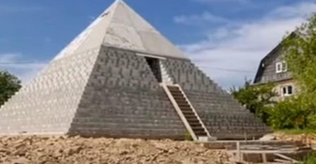 BRAČNI PAR  SAGRADIO PIRAMIDU U DVORIŠTU: 19 puta je manja od one u Gizi, a kad su ušli unutra ŠOK (VIDEO)