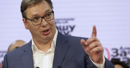 SKANDAL U PARIZU, STUDENTI DOČEKALI VUČIĆA SA TRANSPARENTOM: Pogledajte šta piše, OVOME SE NIKO NIJE NADAO