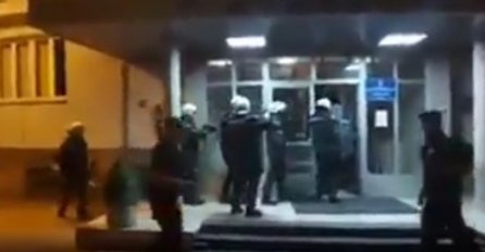 Poslije OVE rečenice komadanta, policija je spustila štitove: ZAČUO SE GROMOGLASAN APLAUZ