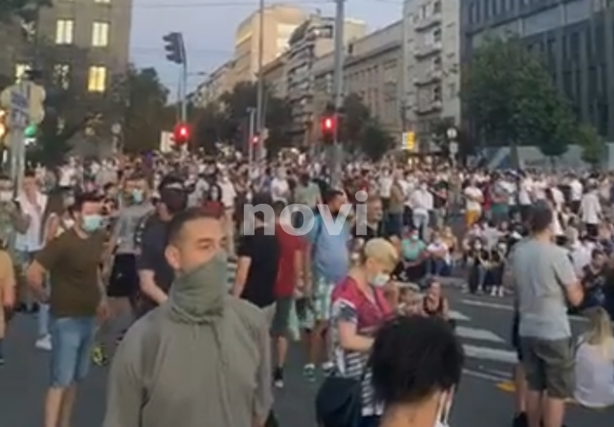 NOVI.BA NA LICU MJESTA: Protesti u Beogradu (VIDEO)